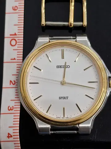 SEIKO SPIRIT 쿼츠 손목시계