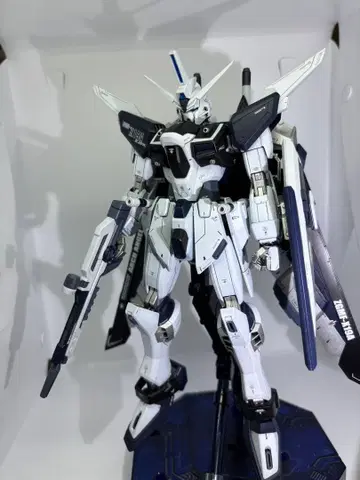 건담 프라모델 MG 1/100 인피니트 저스티스 건담