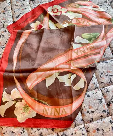 니나리치 꽃무늬 실크 스카프