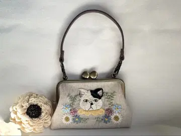 손자수 고양이와 꽃 가마구치 파우치 화이트 블랙캣