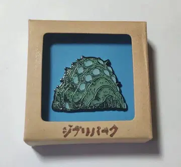 지브리 파크 한정판 핀 배지 핀즈 오무 진격의 거인 미개봉 새상품