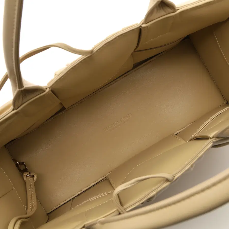 宝缇嘉(Bottega Veneta)Arco托特包(小号)