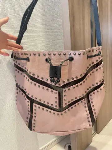 스터드 장식 핑크 숄더백 punk leather bag