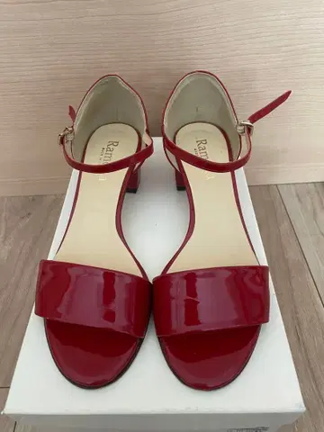 새상품급 Ramona 에나멜 청키 힐 샌들 빨간색 37