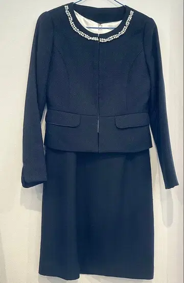 졸업식 입학식에 네이비 펄 비쥬 장식 원피스 수트