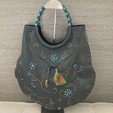 새상품급 TANGO 탱고 가죽 토트백 터콰이즈 스터드 블랙