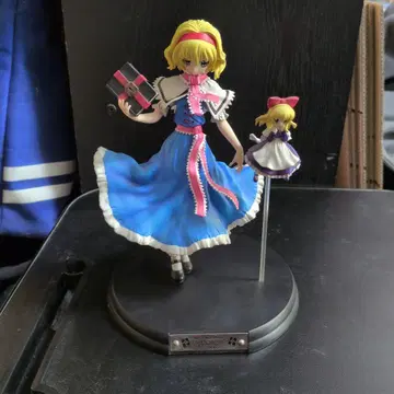 앨리스 마가트로이드 피규어