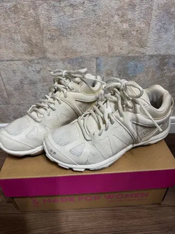 라이카 라이카 스니커즈