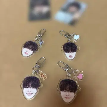 treasure 재혁 키링 세트와 트레이딩 카드