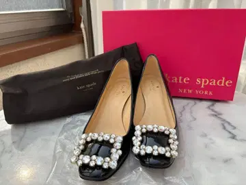 kate spade NEW YORK 비쥬 포함 페이턴트 펌프스 새상품급