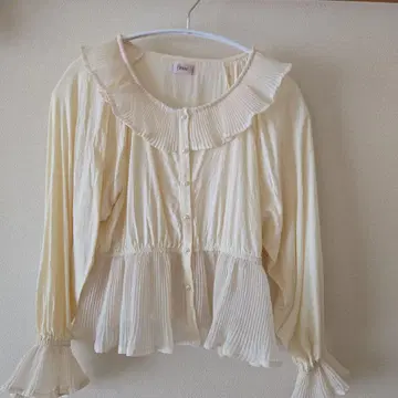 flower 프릴 달린 긴팔 블라우스 크림색