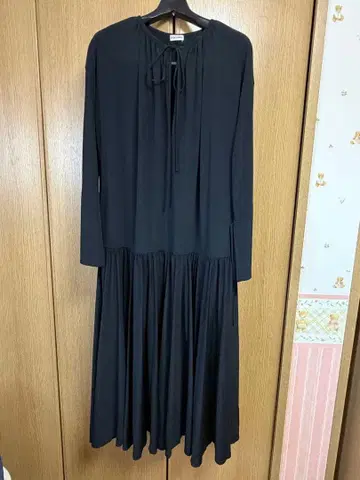 블랙 롱 원피스 INSCRIRE