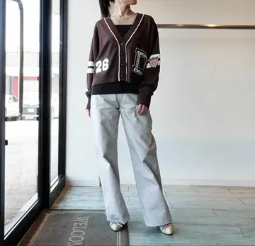 새상품 더블 스탠다드 D 로고 가디건