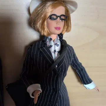 바비 스트라이프 수트 인형