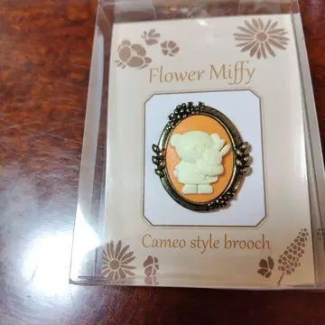 Flower Miffy 카메오 스타일 브로치