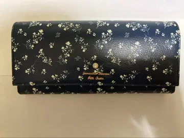 Samantha Thavasa 네이비 꽃무늬 장지갑