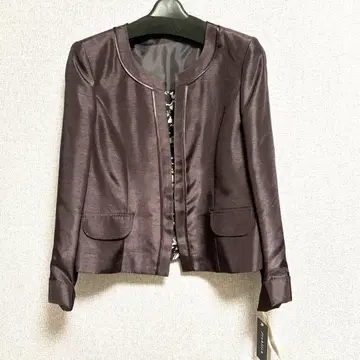 다크 퍼플 자켓과 꽃무늬 스커트 세트