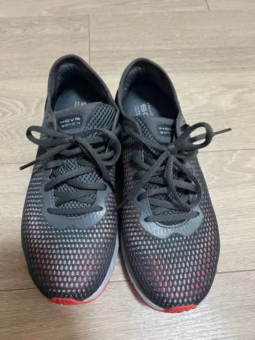 새상품급 언더아머 HOVR 소닉 4 25.5cm