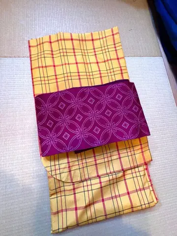 코몬 기모노 옐로우 컬러와 빨간색 체크 무늬 겉옷 포함