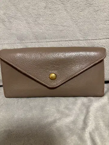 일비종떼 그레이 가죽 장지갑 로고