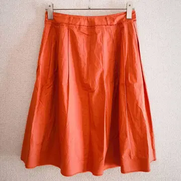 s0874 [이네드] 무릎 기장 플레어 스커트 스트레치성 큐프라 백지퍼