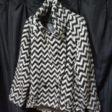 ARTISAN&ARTIST 울 코트 화이트 블랙 지그재그