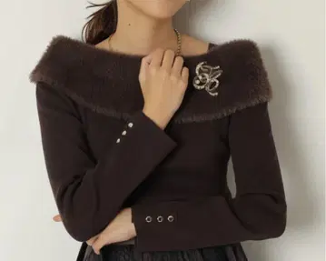 JUSGLITTY 퍼리 오프숄더 니트 택 포함 미사용 새상품