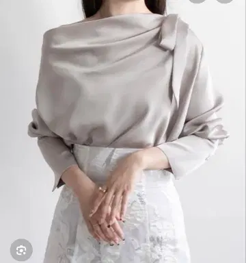 2025 란다 새틴 드레이프 블라우스
