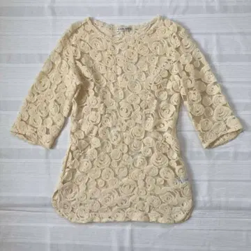 츠모리치사토 레어 입체 로즈컷 자카드 레이스 블라우스 아이보리 봄 상품