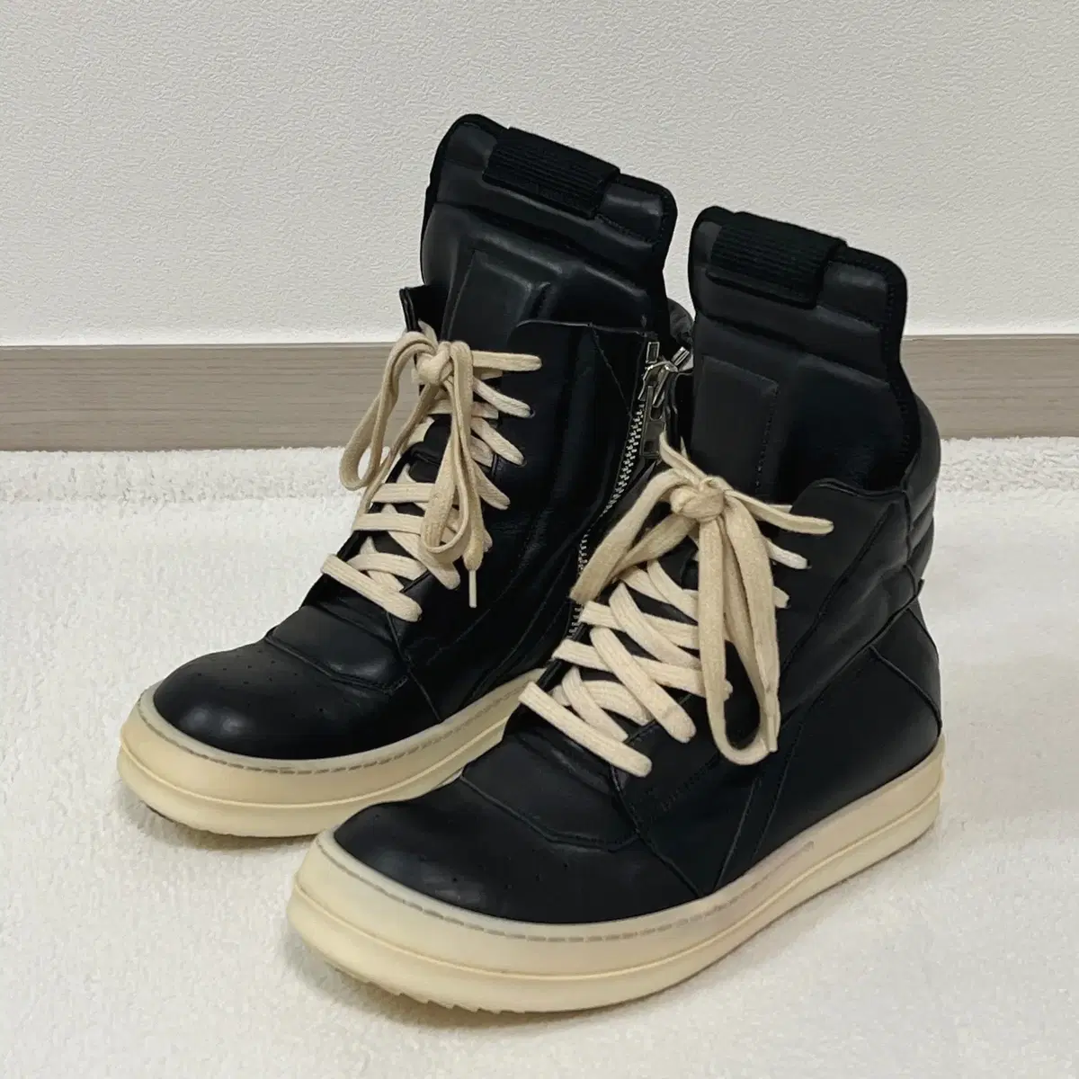 Items Similar to [41.5] Rick Owens Geobasket Black/White 16ss LPO 