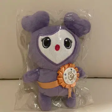 로제트 캔 배지 부착 봉제 인형 사브리