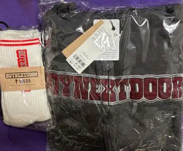 BOYNEXTDOOR WEGO 후드티 후디 흑먹색 양말