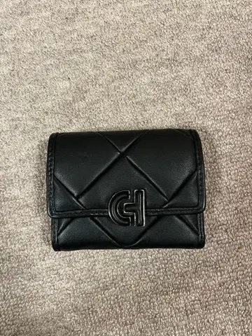 블랙 퀼팅 3단 폴더형 지갑