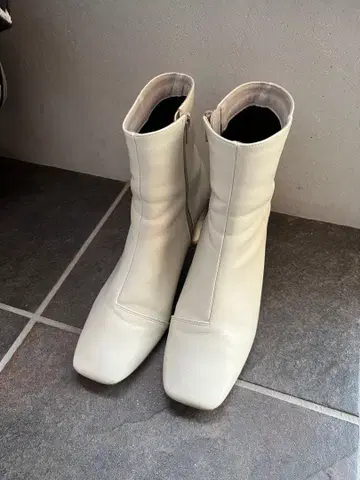 studious 스퀘어 부츠 화이트