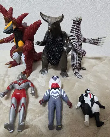 울트라맨 시리즈 괴수 피규어 7체 세트