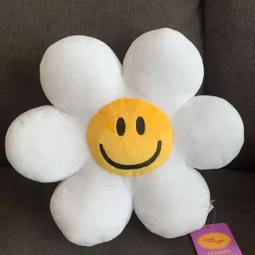 위글위글 wiggle wiggle 꽃 모양 다이컷 쿠션