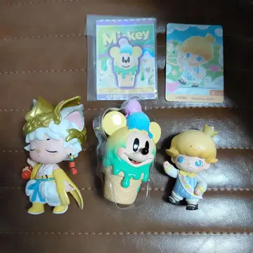 POP MART 피규어 3개