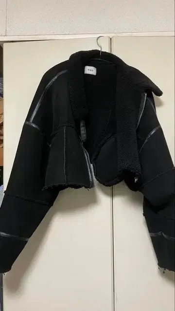 W.W.G 블랙 숏 무스탕 코트