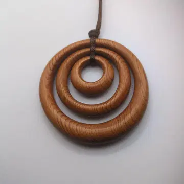 야쿠 삼나무 펜던트