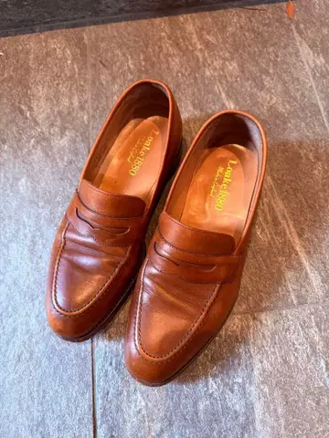 Loake 브라운 가죽 로퍼