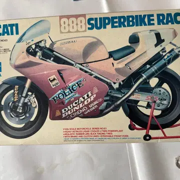 특가 Ducati 888 Superbike Racer 1/12