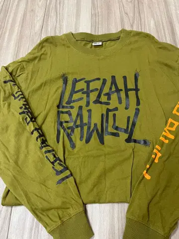 LEFLAH 올리브색 긴팔 티셔츠 그래픽 프린트