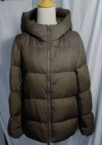 UNIQLO 울트라 라이트 다운 코쿤 후드티 브라운