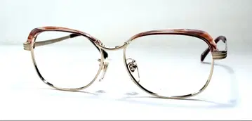 티타늄 브로우 프레임, 후쿠이현 사바에산