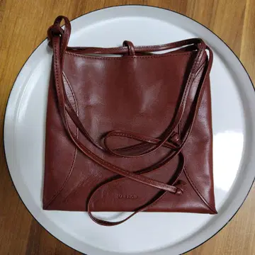 MARROW 브라운 필로우백