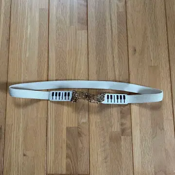 axes femme 피아노 건반 디자인 벨트 화이트
