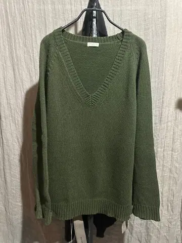 드리스 반 노튼 깊은 V 네크라인 니트