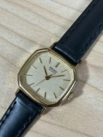 세이코 골드 팔각형 빈티지 쿼츠 작동 중