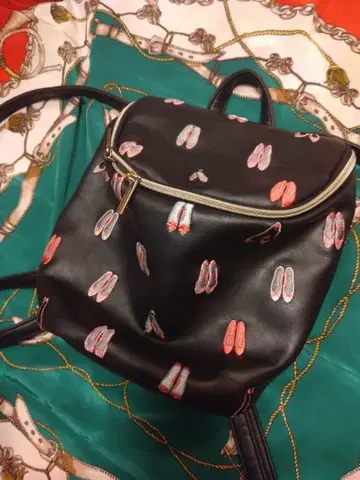 신발 자수 블랙 백팩 ZARA