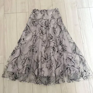 아푸와이저 리셰 피오니 라인 자수 스커트